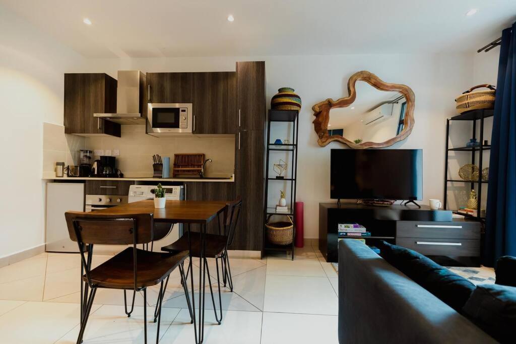 Enjoy Luxury Studio W/Pool @Embassy Gardens Akra Dış mekan fotoğraf